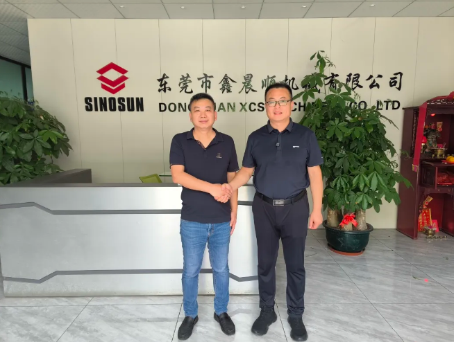 展会走访 | 东莞鑫晨顺机械:以智能化糊盒设备引领包装行业升级2025中国(中部)印刷包装博览会将在10月17-19日于郑州国际会展中心举办。展会筹备如火如荼之际,郑州市印刷行业协会副秘书长、中部印刷包装展负责人王树云一行走访了位于东莞的鑫晨顺机械有限公司,实地考察了这家专注于糊盒机研发制造的企业。作为印刷包装设备生产基地的重要成员,鑫晨顺机械以其智能化产品在行业内赢得了良好口碑。